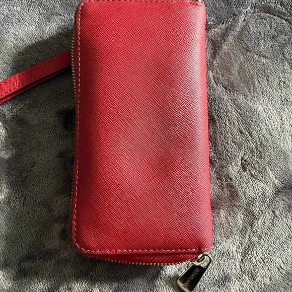 Michael Kors rouge wallet used but good condition - Picture 3 of 4